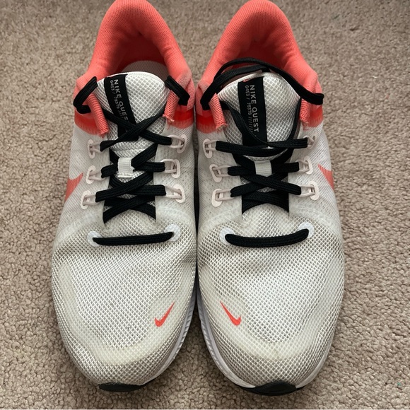 Women’s Size 8 - Nike Quest 4 White Magic Ember - Picture 4 of 13